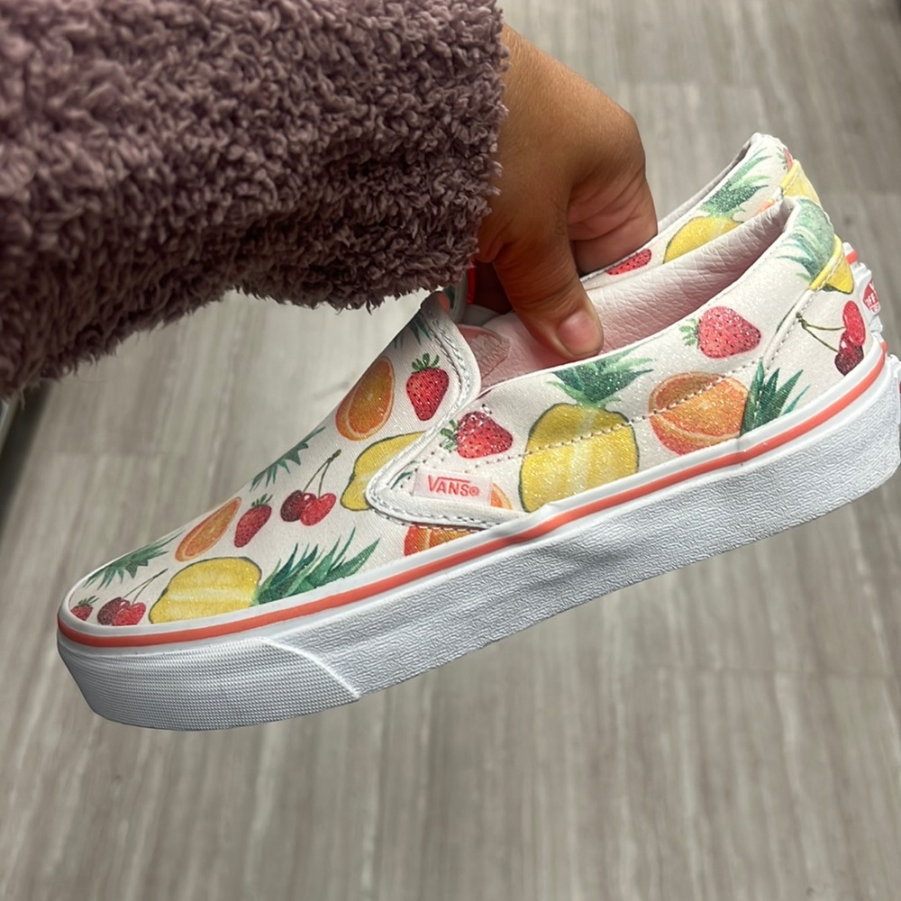 Size 8.5 women’s glittery 🍍 🍒  🍊 vans